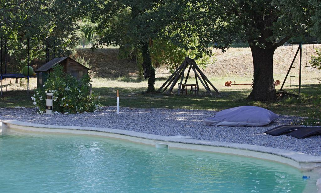 A Travers Champs Puyvert Extérieur photo
